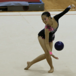 progres-latihan-bola-untuk-atlet-rhythmic-gymnastics
