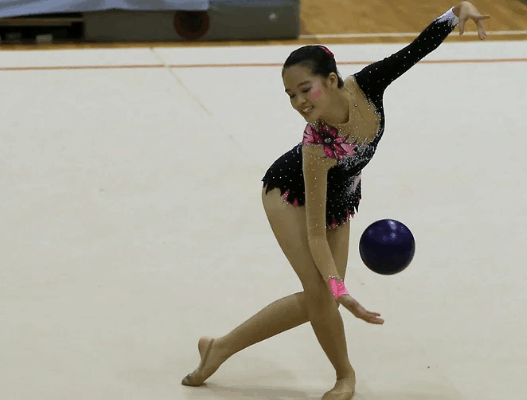 progres-latihan-bola-untuk-atlet-rhythmic-gymnastics