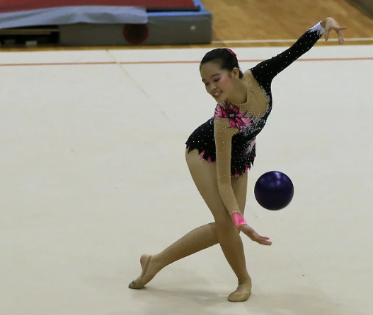 progres-latihan-bola-untuk-atlet-rhythmic-gymnastics