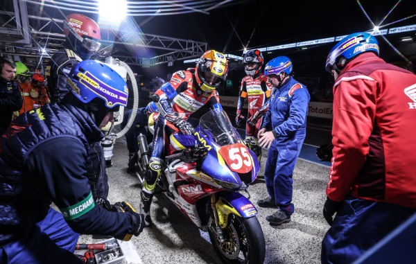 Peran Tim dan Komunikasi dalam Balapan Profesional