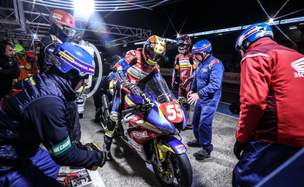 Peran Tim dan Komunikasi dalam Balapan Profesional